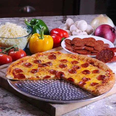 Molde de Pizza Perforado de Borde Ancho de 45 Centimetros KING METAL PTWP18
