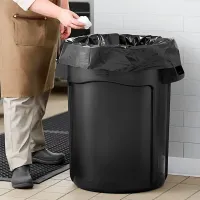 Basurero Redondo Brute de 44 Galones, Color Negro  RUBBERMAID FG264360BLA 2
