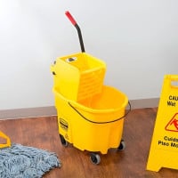 Carrito Escurridor de 35 Cuartos, Color Amarillo RUBBERMAID FG758088YEL 2