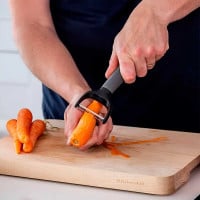 Pelador para Vegetales en Y de Acero Inoxidable con Puno Gris KITCHEN AID KAS145OHCGG 2