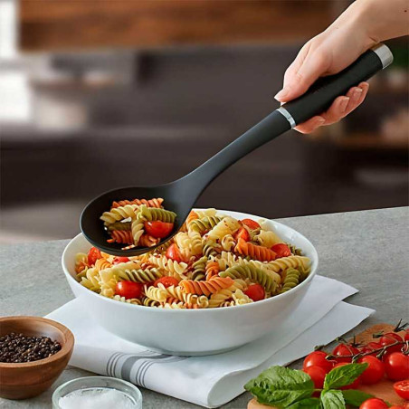 Cuchara Clasica Ranurada de Nylon Negra KITCHEN AID KCG004OHOBE