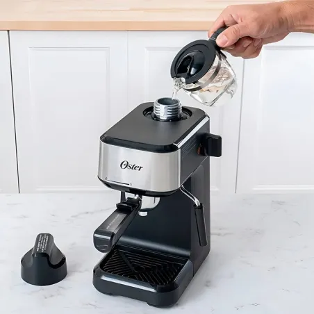 Maquina Espresso y Capuccino de 4 Tazas 950W OSTER BVSTEM3300
